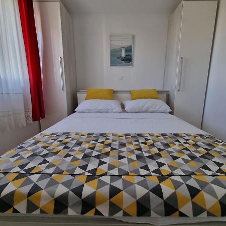 Apartments Ana Novalja Bagian luar foto
