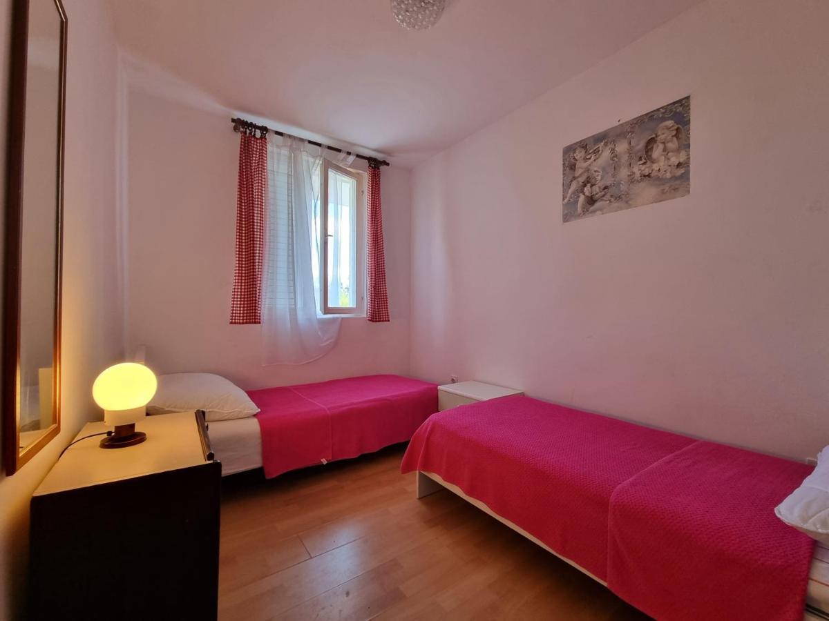 Apartments Ana Novalja Bagian luar foto