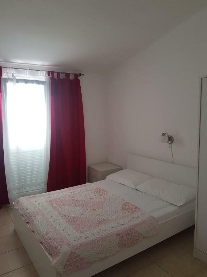 Apartments Ana Novalja Bagian luar foto